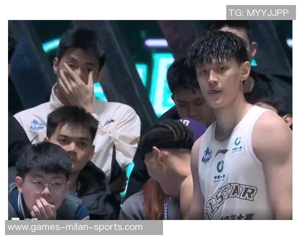 曾凡博上场即紧逼布克遭吹防守犯规展现CBA防守强度 曾凡博上场即紧逼布克遭吹防守犯规展现CBA防守强度