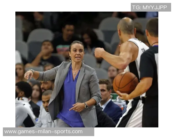 全北现代助教因拉眼角事件辞职曾遭禁赛五场引发种族歧视争议